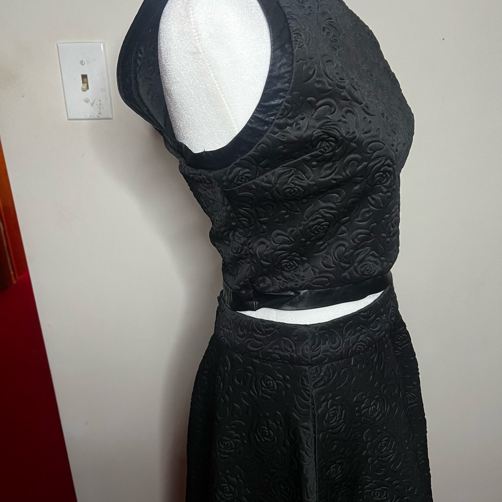 Guess Two Piece Set - Picture 3 of 4